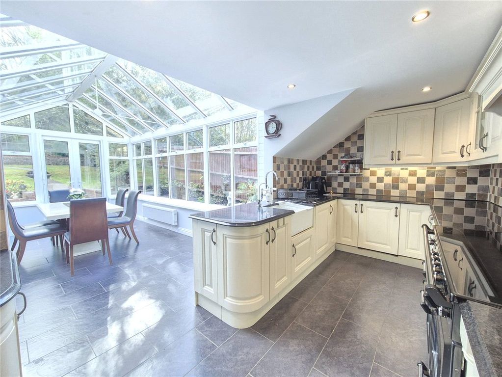 Property photo 2 of 37 Picture No. 63
