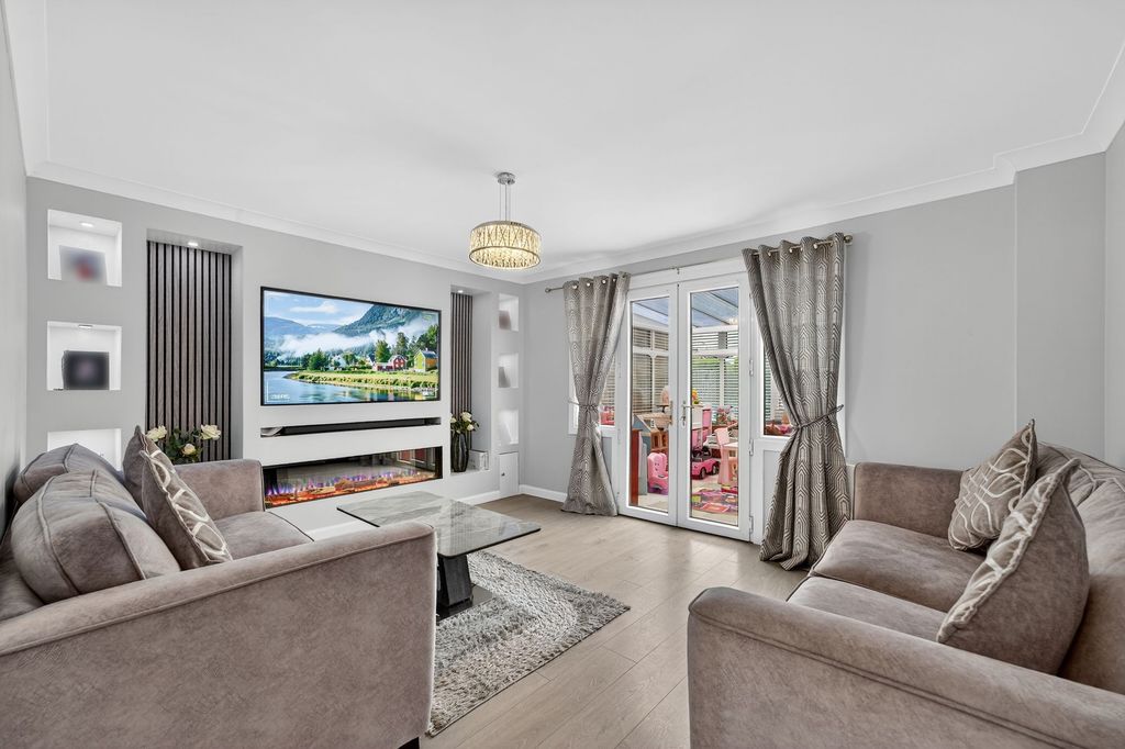 Property photo 2 of 27