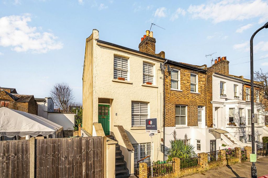 Property photo 1 of 9 Tff 1 Saville Road W4 5HQ-2.Jpg