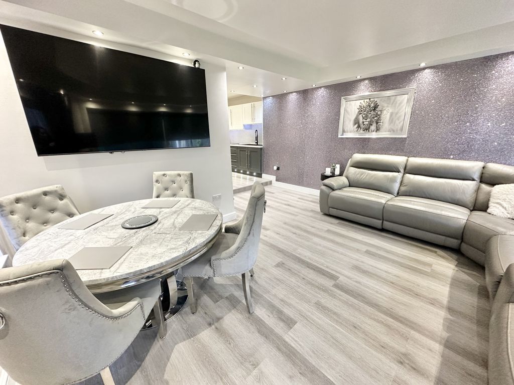 Property photo 3 of 26