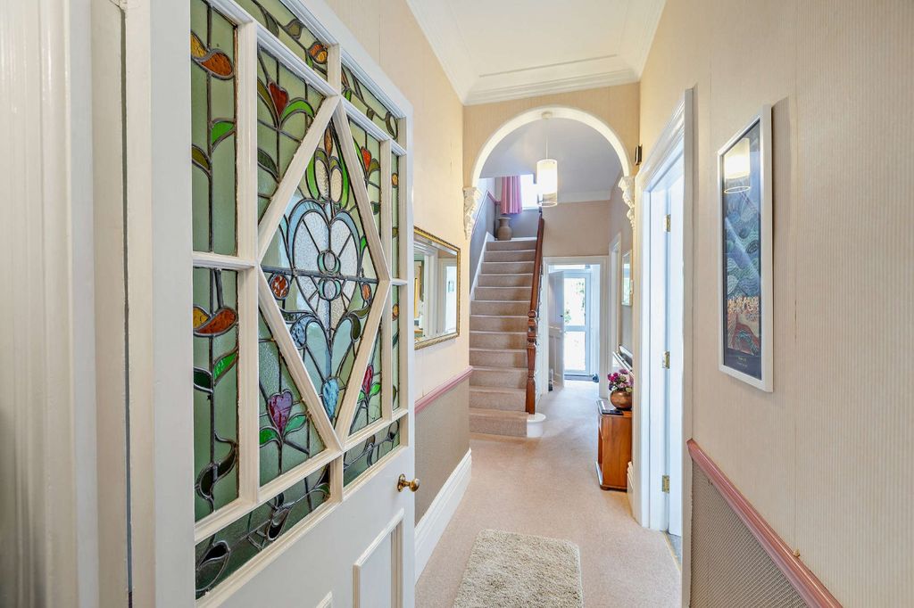 Property photo 2 of 25 Entrance Hall