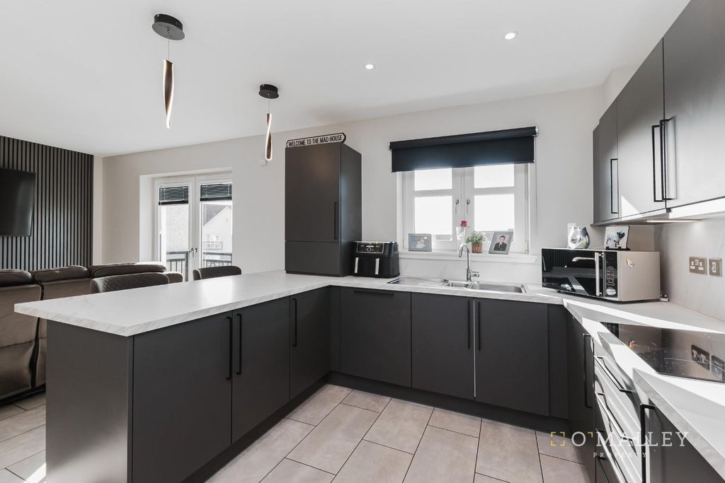 Property photo 3 of 14 Kitchen