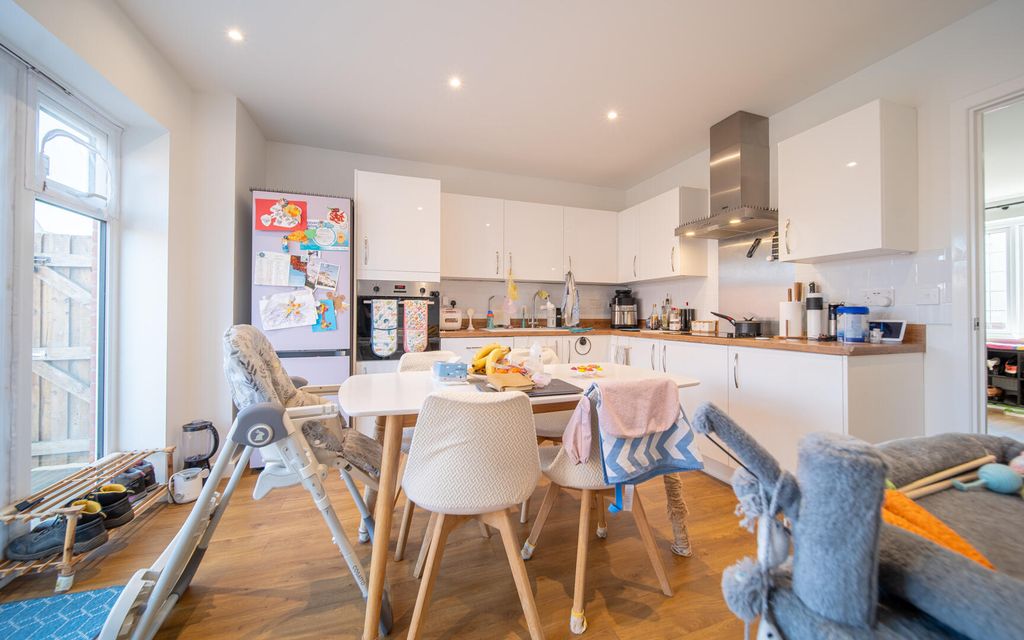 Property photo 3 of 16 Kitchen