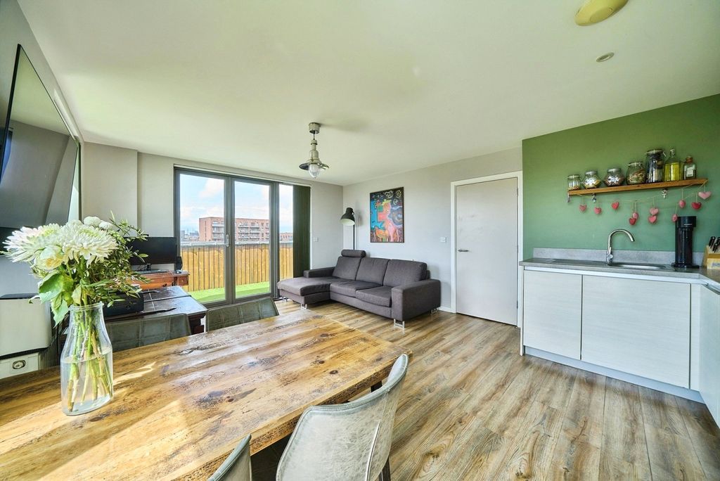 Property photo 3 of 22 Pbox-Img.Jpg
