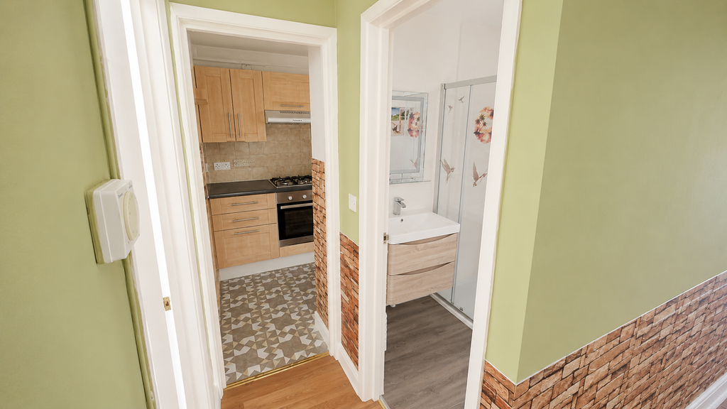Property photo 3 of 14 Main Corridor