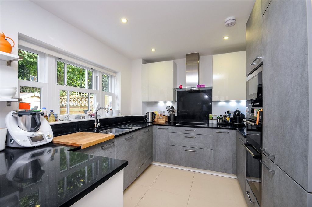 Property photo 3 of 12 Kitchen