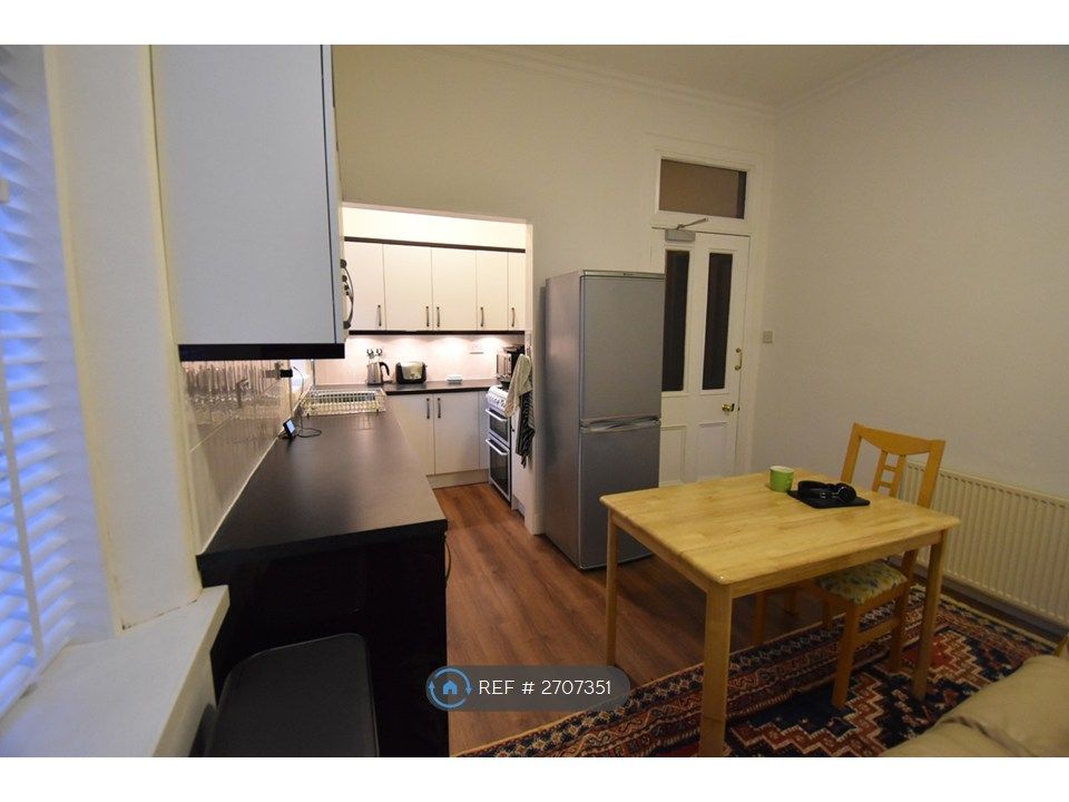 Property photo 3 of 9 Gas Cooker