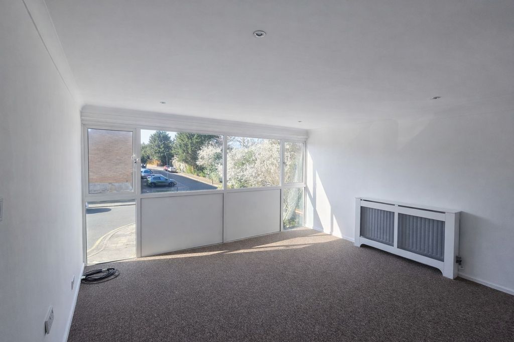 Property photo 2 of 11 Lounge