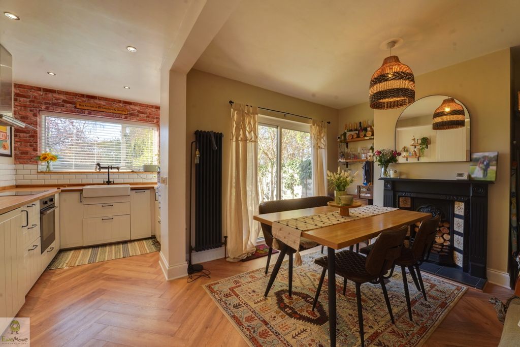 Property photo 2 of 12 Dsc08619-Dsc08623