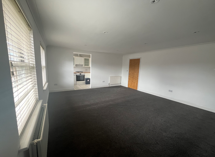 Property photo 2 of 4 Front Room
