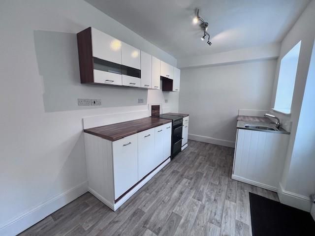 Property photo 2 of 9 87 Bridge Street Kitchen.Jpg