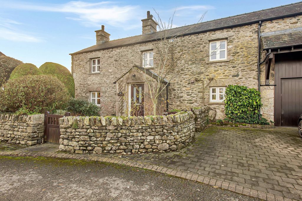 Property photo 1 of 35