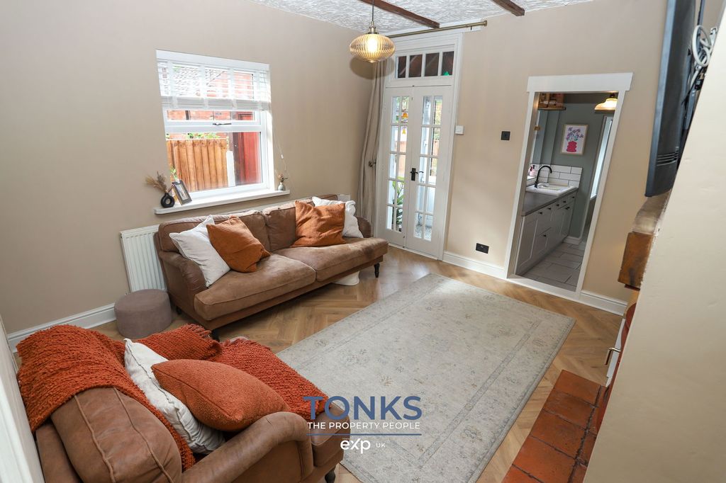 Property photo 2 of 20