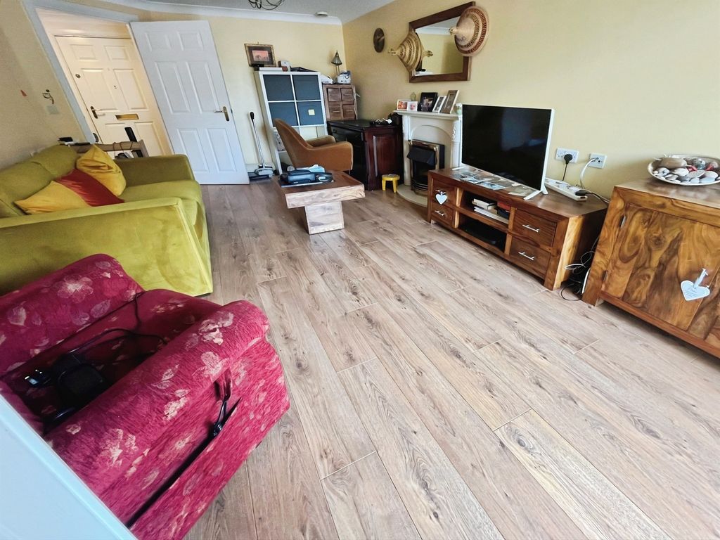 Property photo 2 of 8