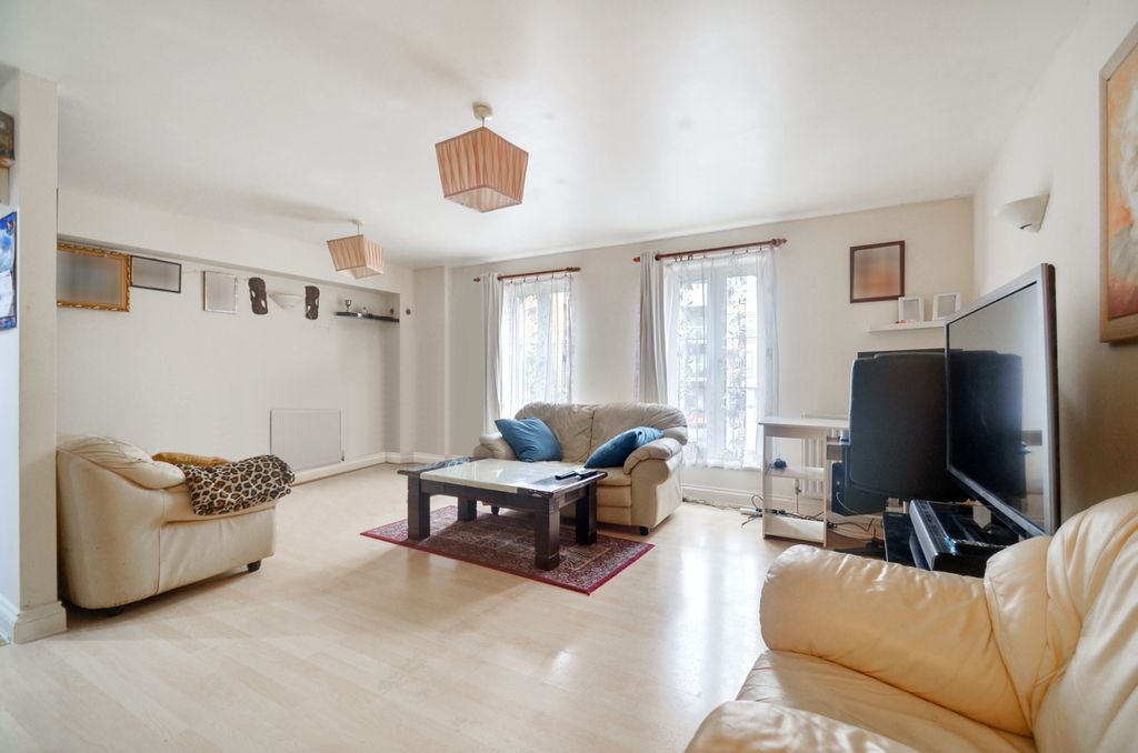 Property photo 1 of 12 Lounge Area_Pic_1Dp.Jpg