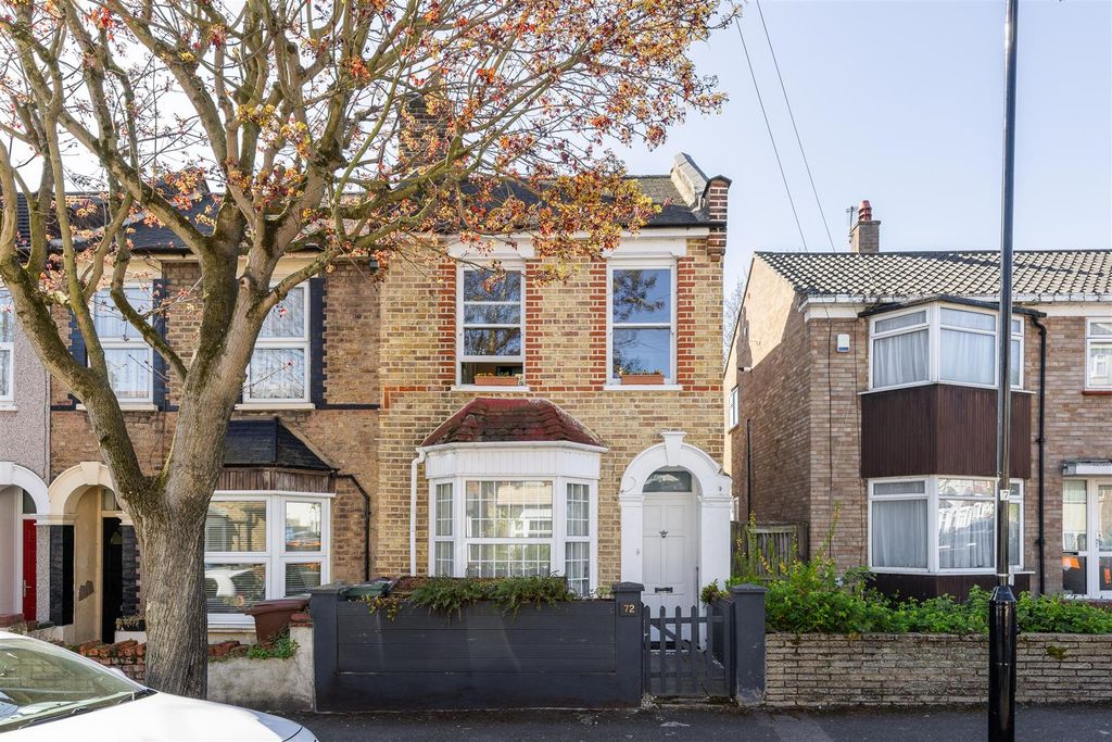 Property photo 1 of 30 Carlton Road E17