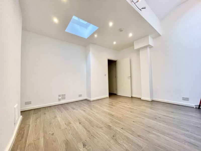 Property photo 3 of 10 Photo 3