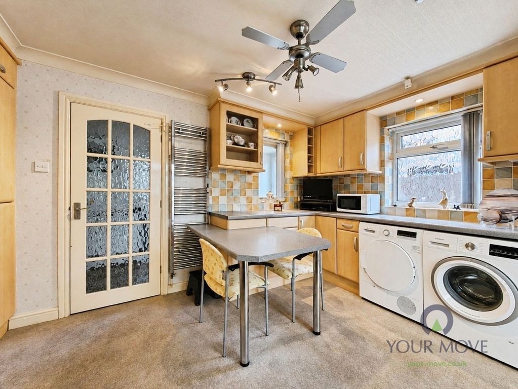 Property photo 3 of 23 Kitchen