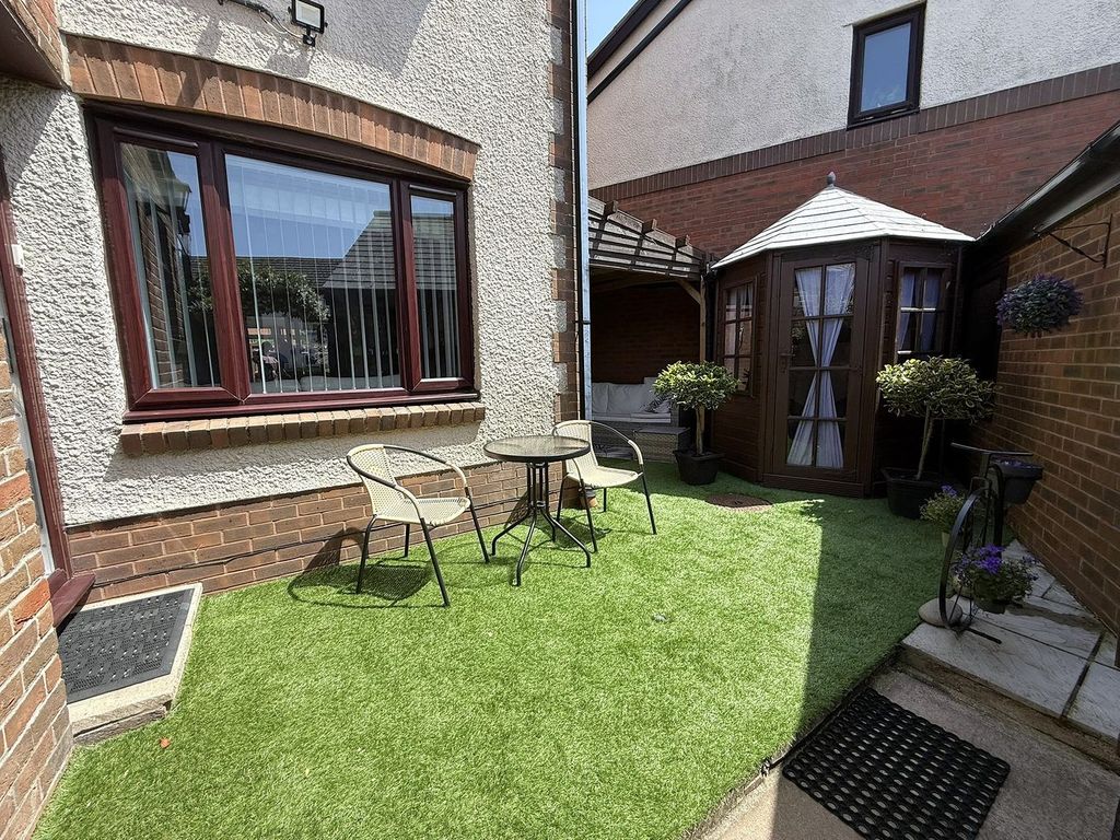 Property photo 2 of 33