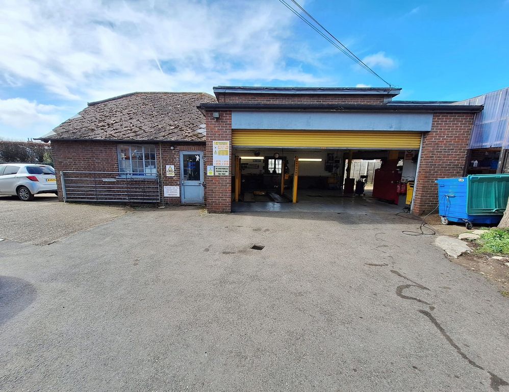 Property photo 2 of 4 Chandlers Garage Elstead