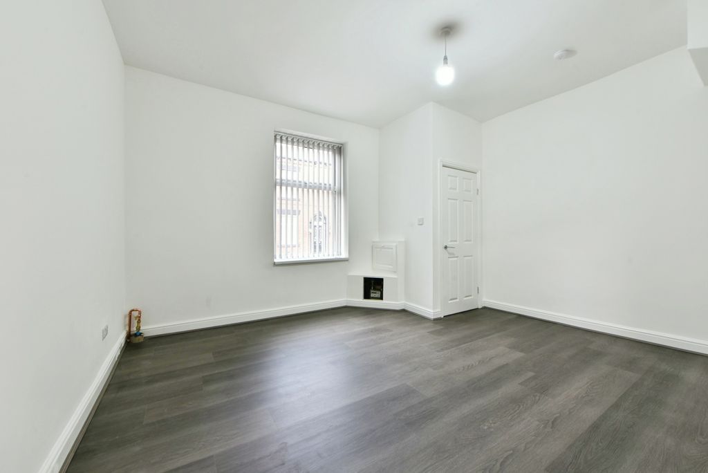 Property photo 2 of 17 Pbox-Img.Jpg