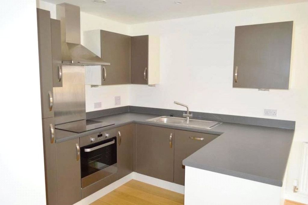 Property photo 3 of 8 Kitchen