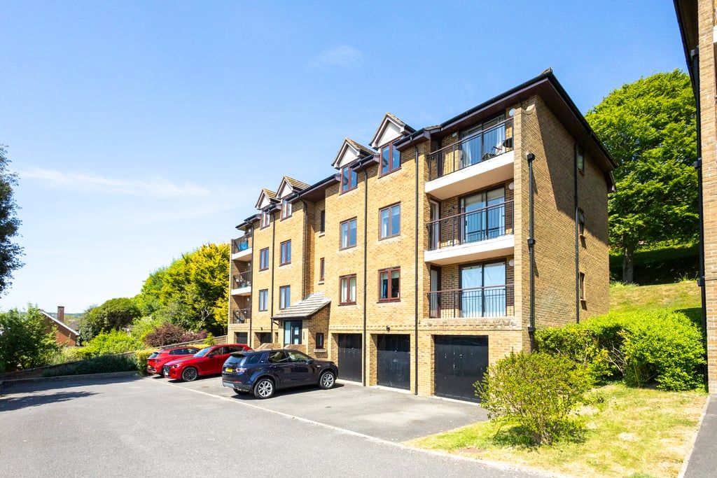 Property photo 2 of 27