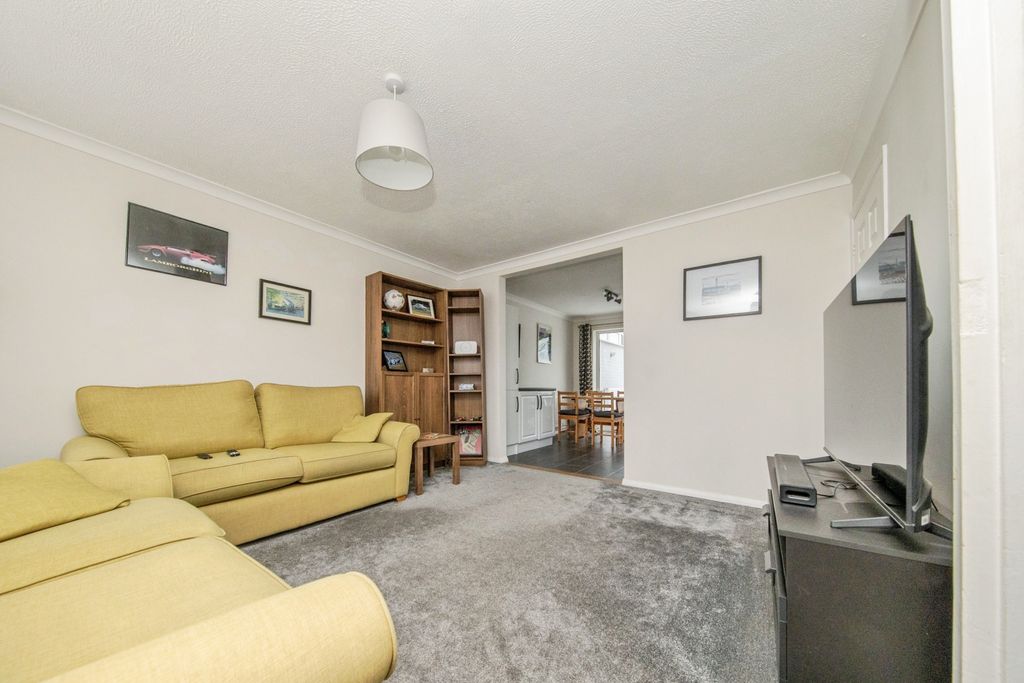 Property photo 2 of 20