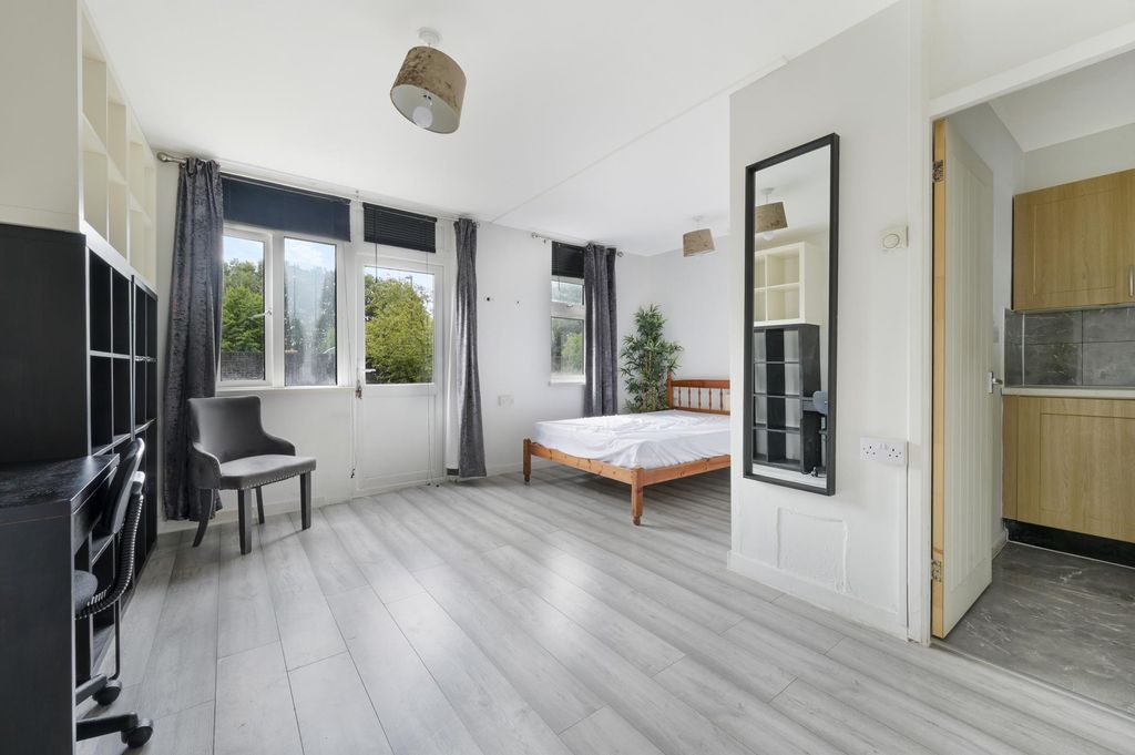 Property photo 1 of 5