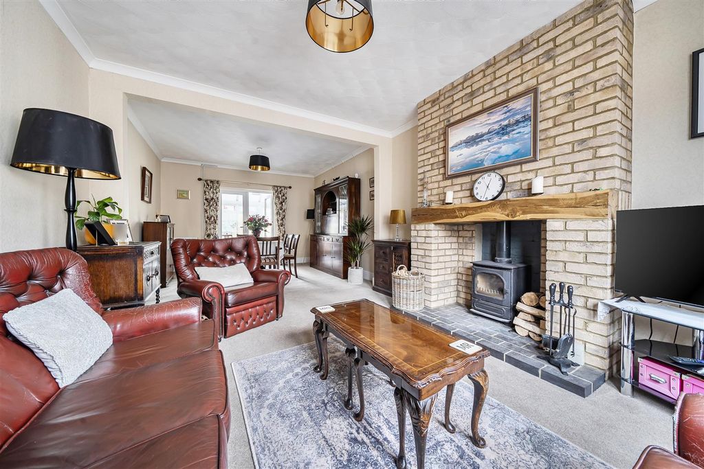 Property photo 2 of 19 Living Room H.Jpg