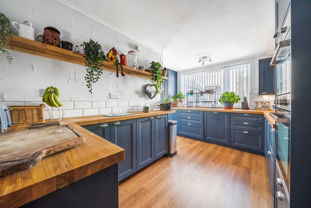 Property photo 2 of 21 1031615 (5)