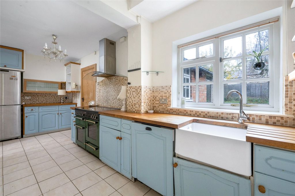 Property photo 3 of 18 Kitchen