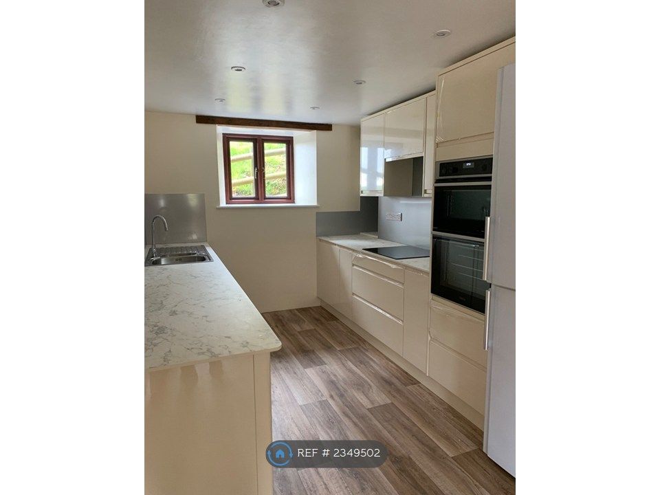 Property photo 2 of 12 Kitchen