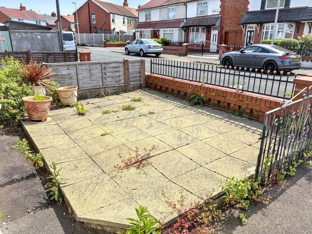 Property photo 2 of 11