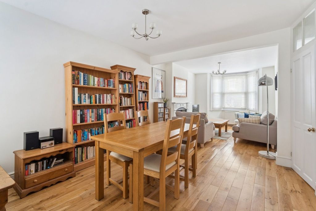 Property photo 3 of 16