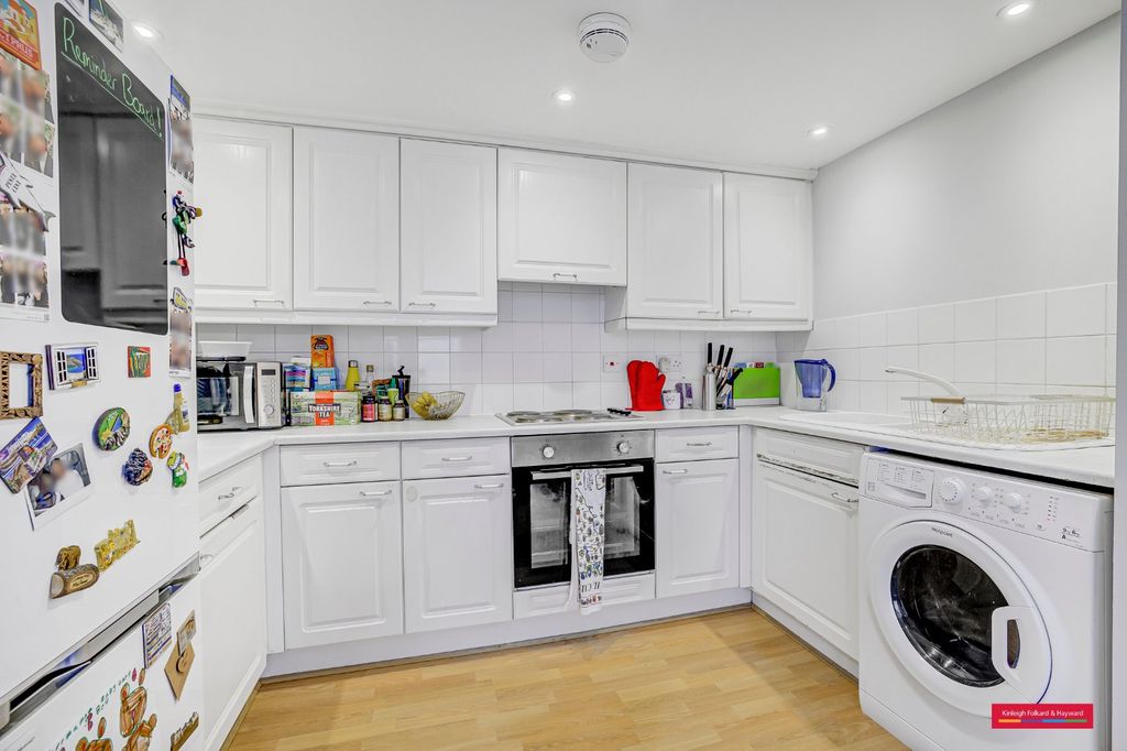 Property photo 3 of 10 Kitchen