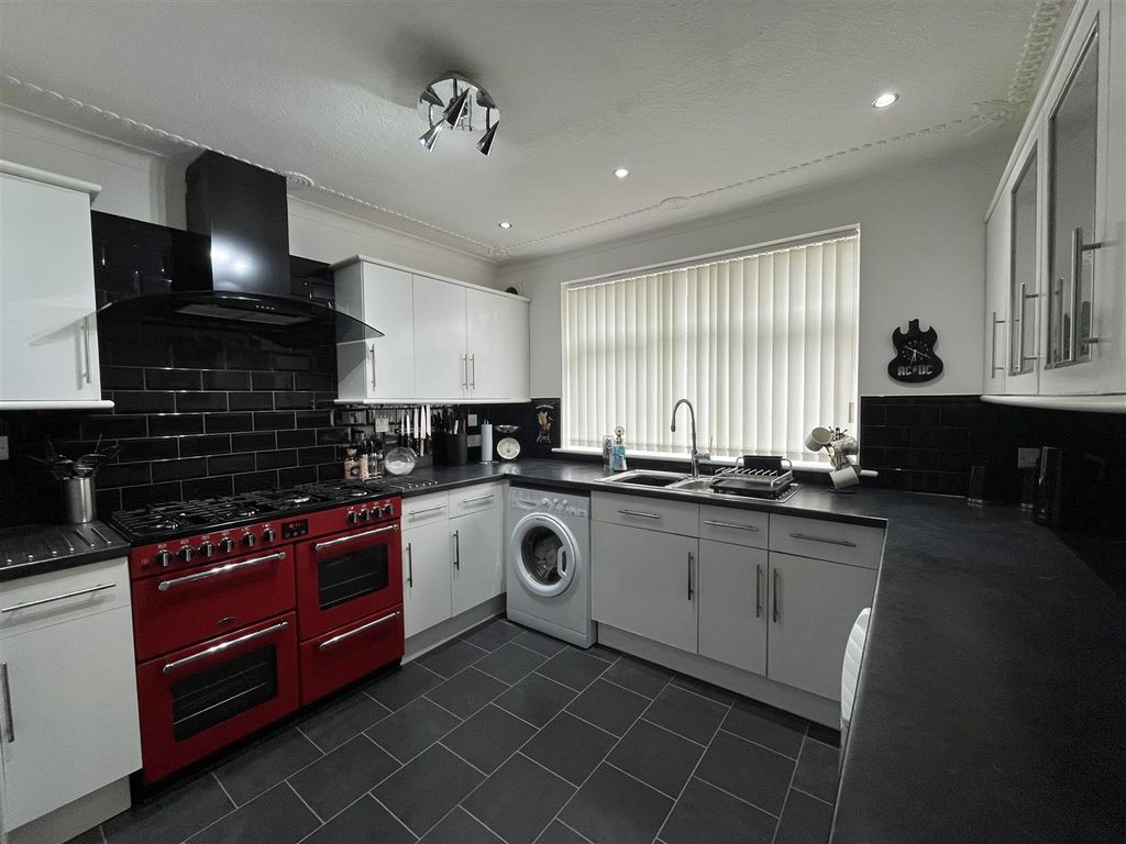 Property photo 2 of 23 Kitchen