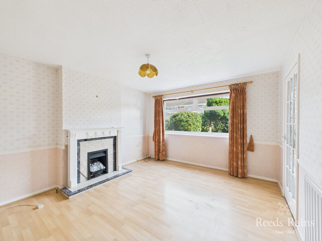 Property photo 3 of 17 Lounge