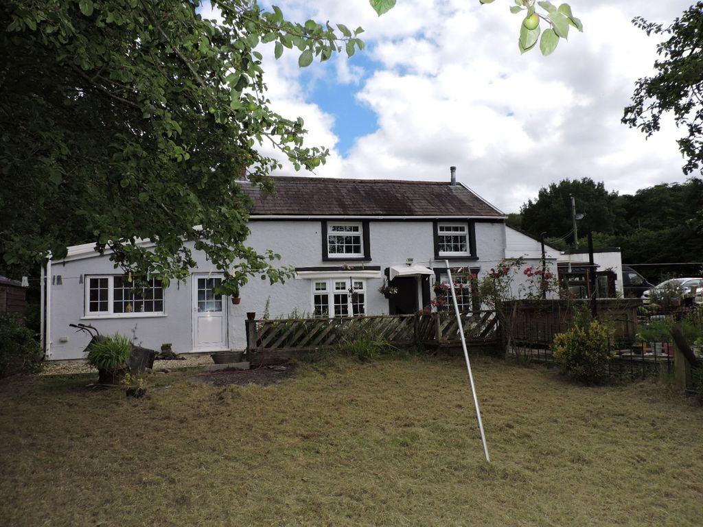 4 bed farmhouse for sale
