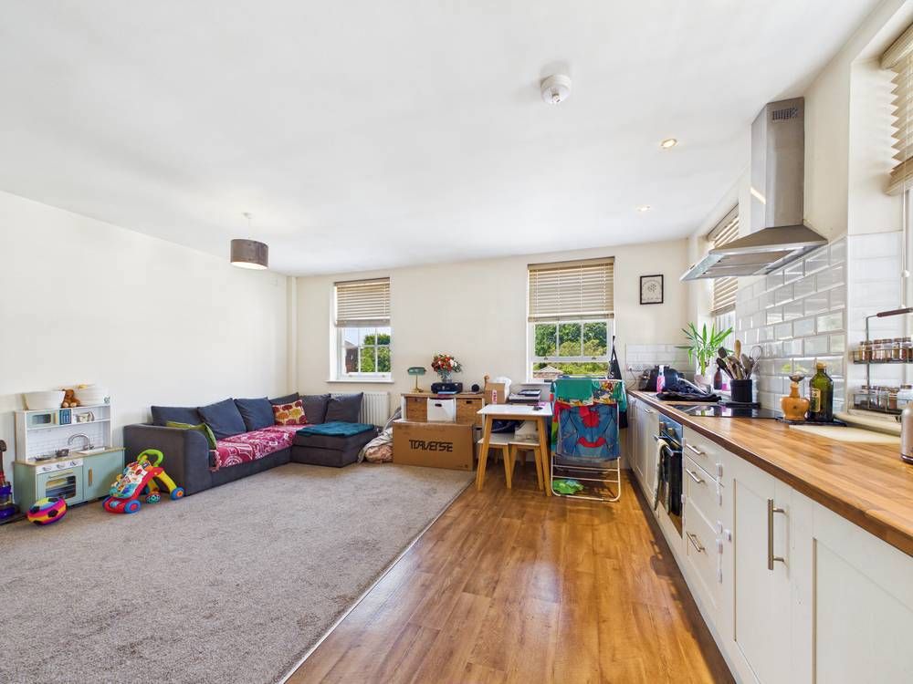 Property photo 3 of 8 Giraffe360-Still001