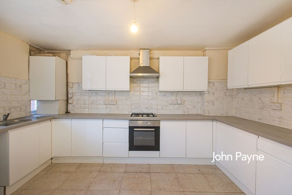 Property photo 2 of 10 Kitchen