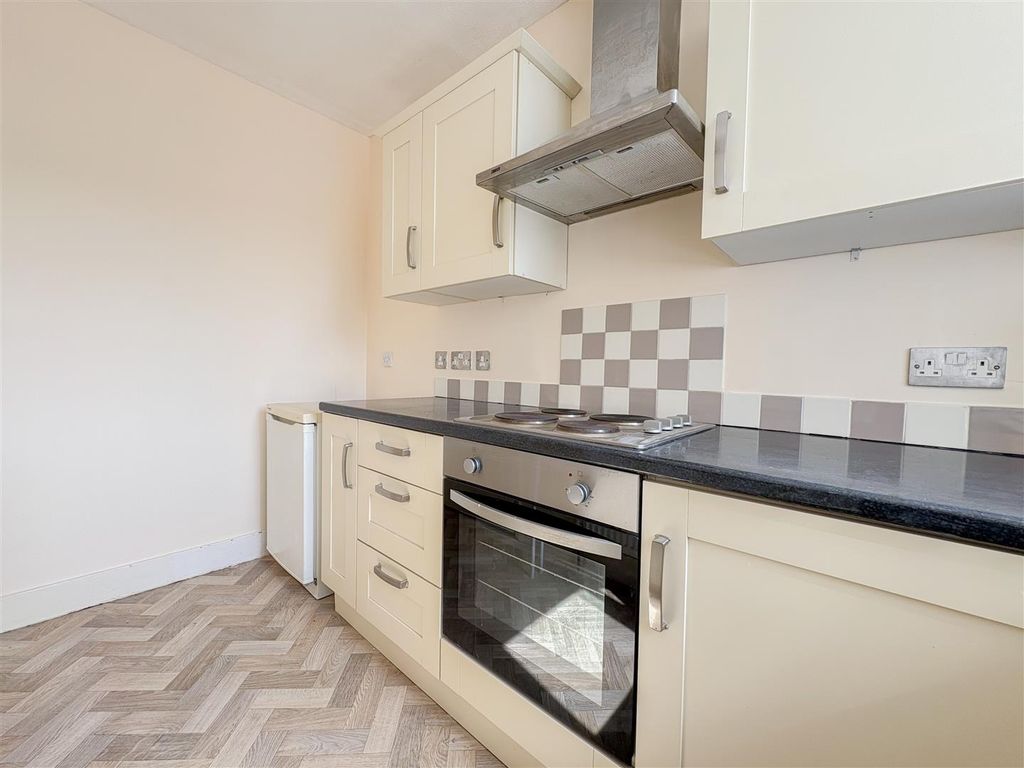Property photo 3 of 16 Kitchen