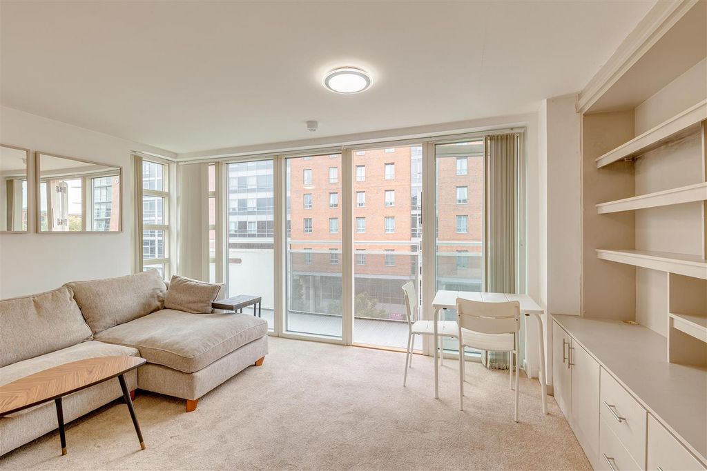 Property photo 1 of 19 104 Royal Quay_5.Jpg