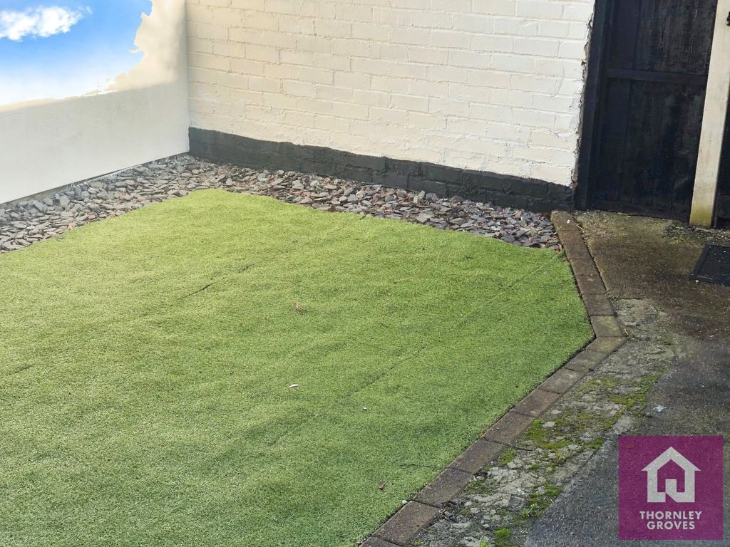 Property photo 2 of 11 Picture No. 12