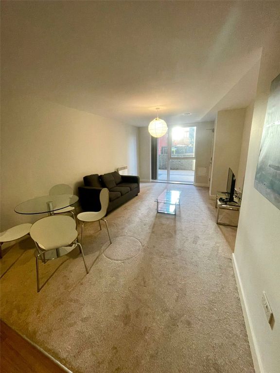 Property photo 3 of 17 Lounge