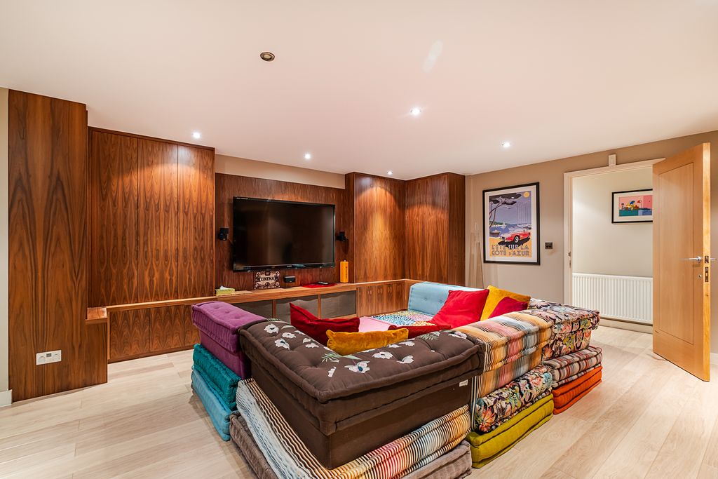 Property photo 3 of 18