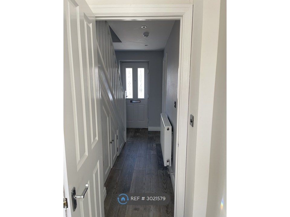 Property photo 2 of 15 Hallway