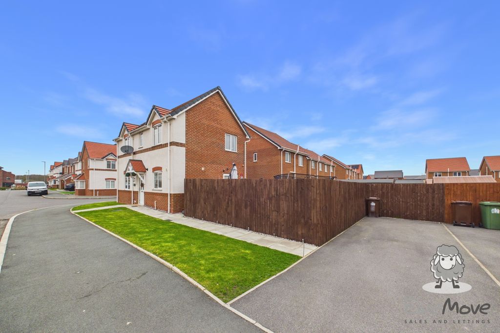 Property photo 2 of 13 5 (2)