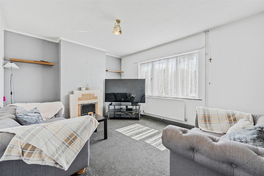 Property photo 3 of 17 Sitting Room