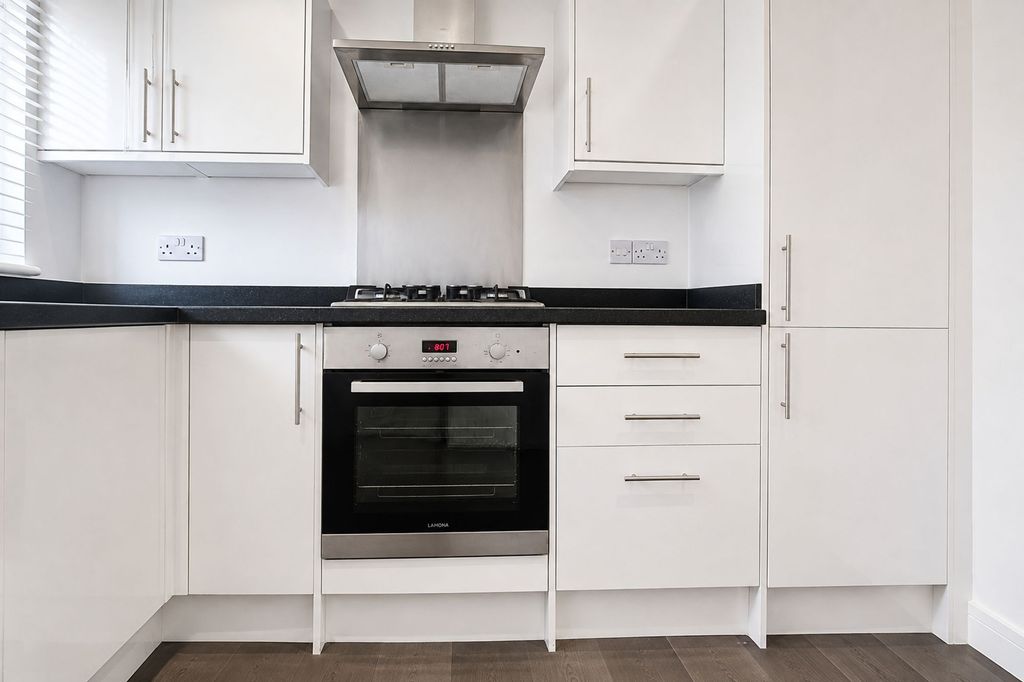 Property photo 3 of 17 Kitchen
